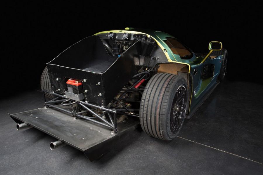 Детали создания Panoz Esperante GTR-1 Road Car 1997 года  (фото 12 из 33)